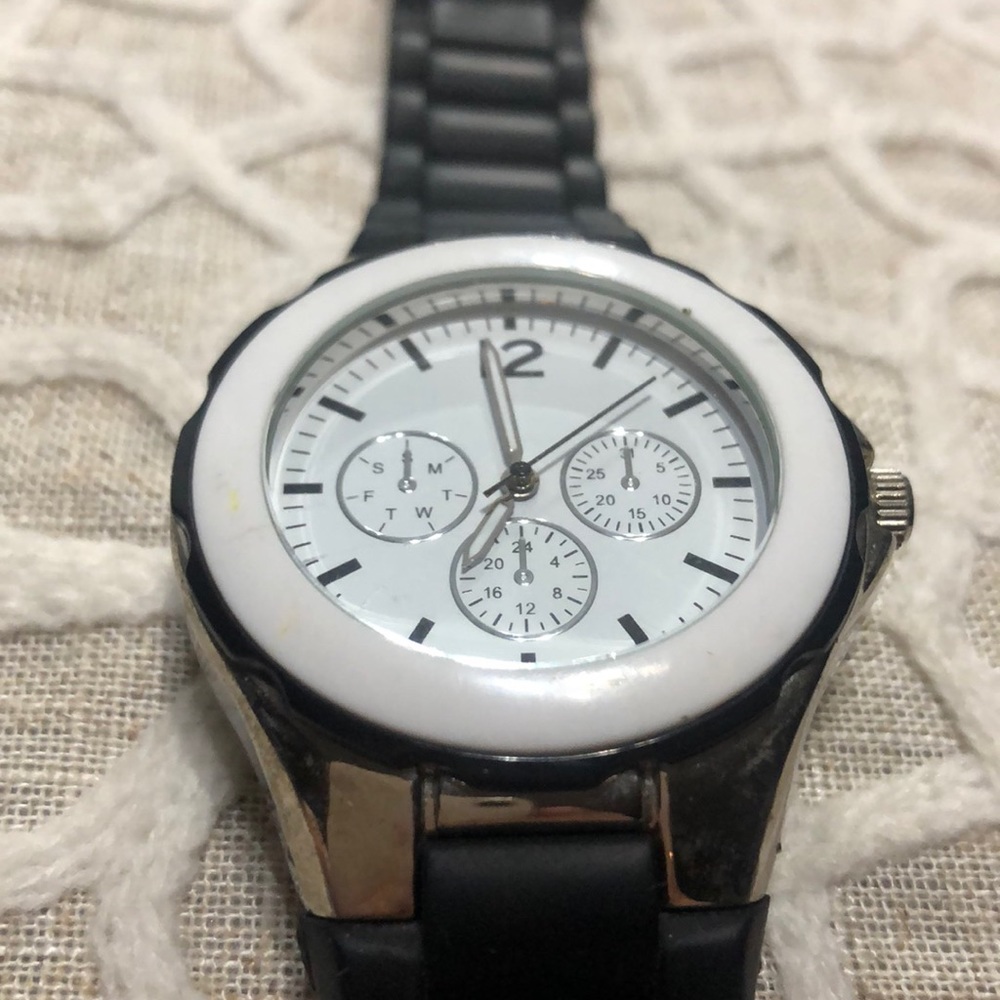 Watch - Picture 3 of 3